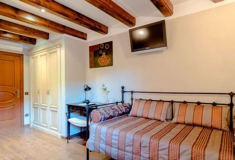 اتاق استاندارد سه نفره, Flor De Neu