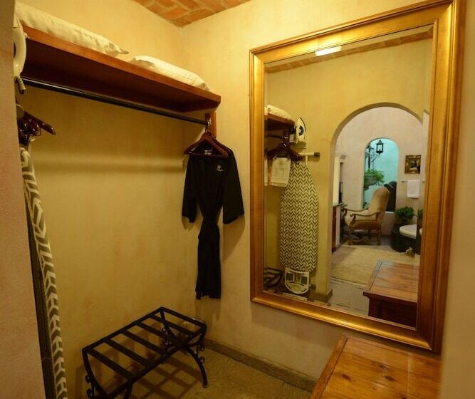 프레지덴셜 스위트, Hacienda De Los Santos