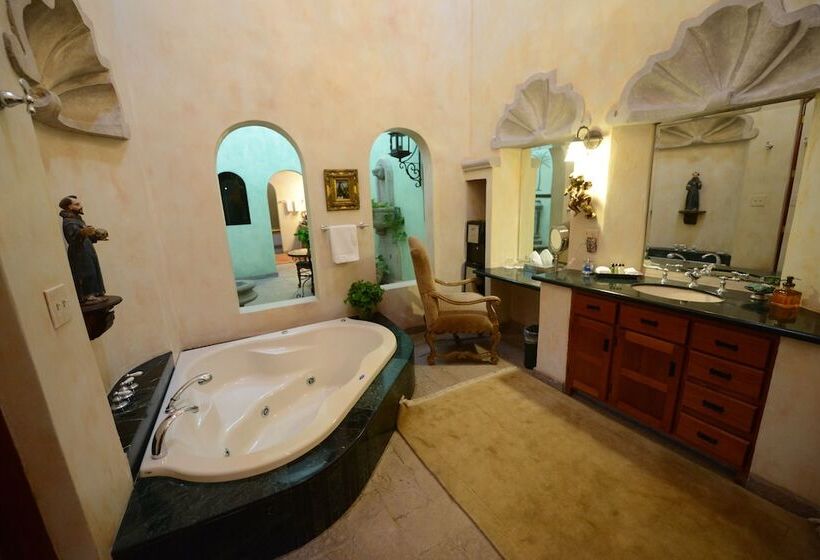 프레지덴셜 스위트, Hacienda De Los Santos