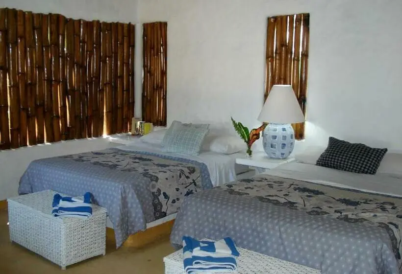 スタンダードバンガロー, Junto Al Rio Bungalows & Suites