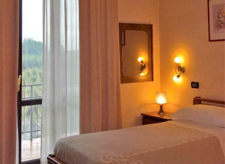 غرفة قياسية فردية, La Rotonda