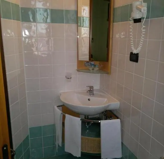Standard Kolmen Hengen Huone, La Rotonda