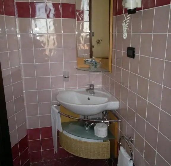 Standard Kolmen Hengen Huone, La Rotonda