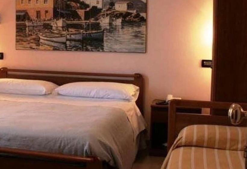 غرفة قياسية ثلاثية, La Rotonda