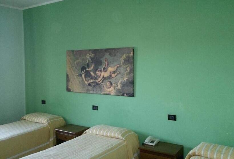 חדר סטנדרט לשלושה, La Rotonda