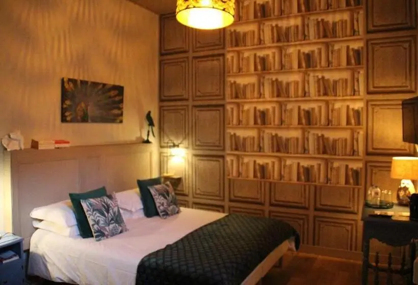 Standard-huone Terassi, Une Chambre En Ville