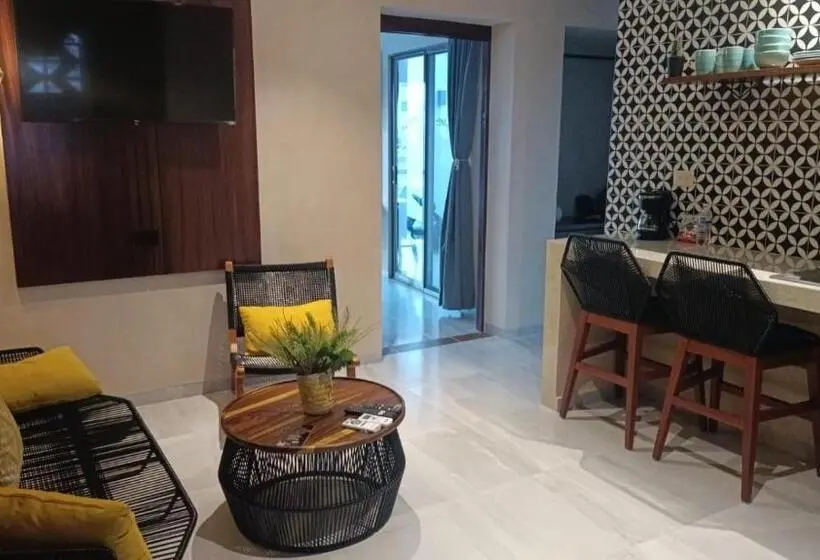 Suite Deluxe, Yaxactun