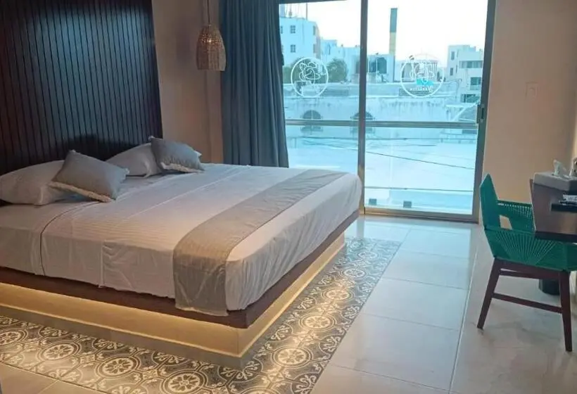 Suite Deluxe, Yaxactun