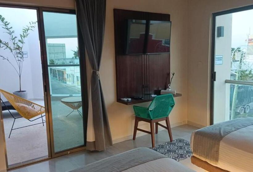 디럭스 스위트, Yaxactun