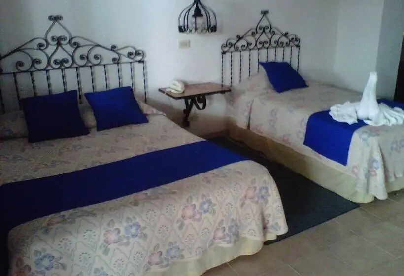 اتاق استاندارد سه نفره, Zaci