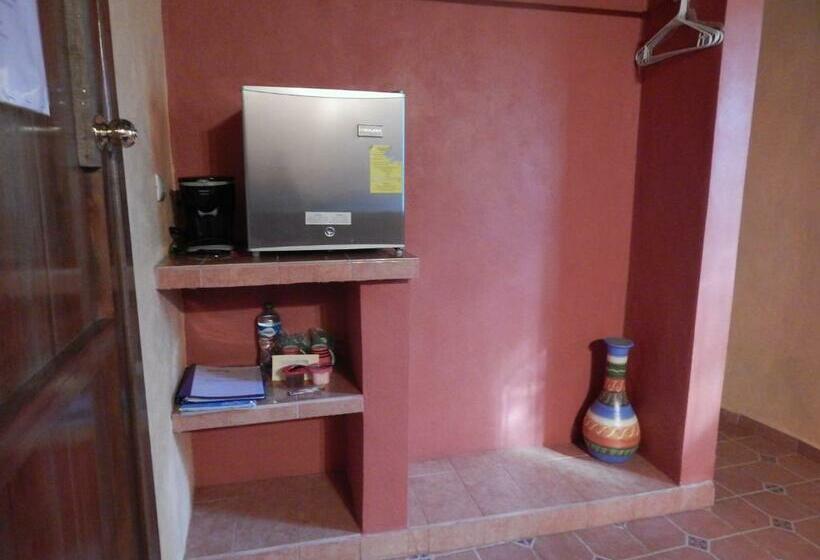 بنجلو عائلى, The Pickled Onion Eco Boutique B&b