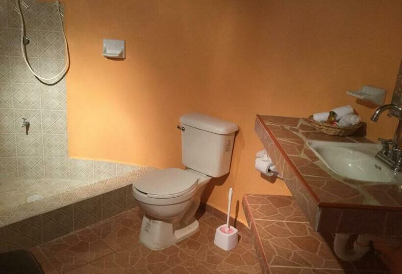 بنجلو عائلى, The Pickled Onion Eco Boutique B&b