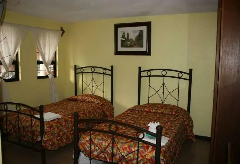 Standard Neljän Hengen Huone, Villas Hotel Cholula