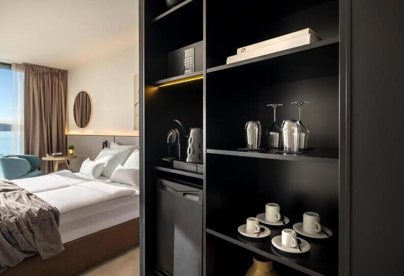 Номер Deluxe Вид на Море с Балконом, Aminess Younique Narrivi