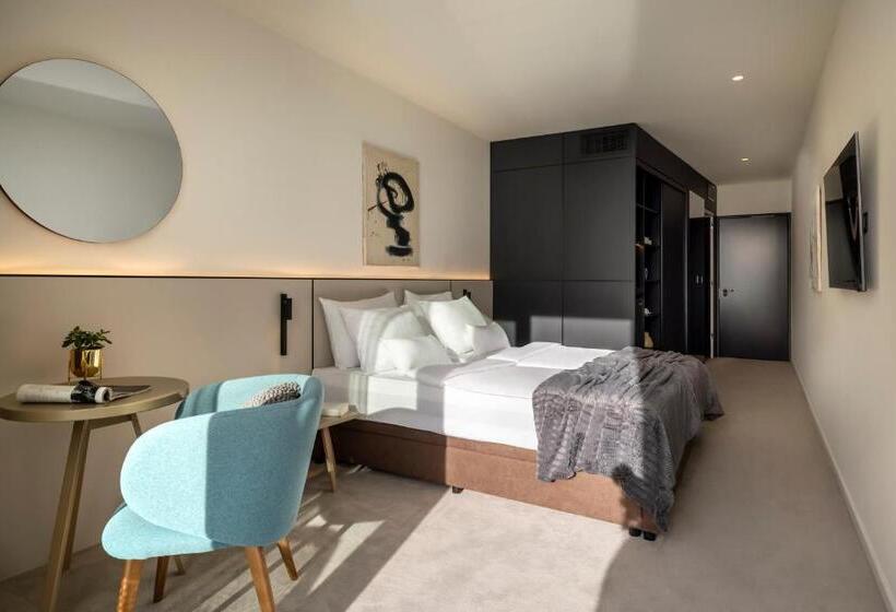 Семейный Номер, Aminess Younique Narrivi