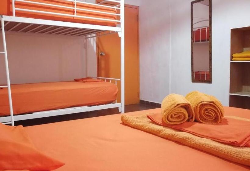 Номер Стандарт Четырехместный Совместный Санузел, Acuarela Hostal