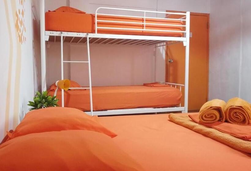 Номер Стандарт Четырехместный Совместный Санузел, Acuarela Hostal