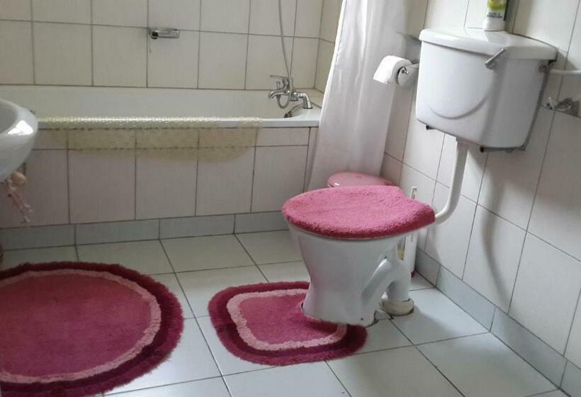 اتاق استاندارد, Brownstone Country Home