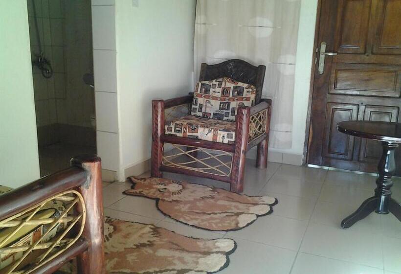 سوییت سوپریور, Brownstone Country Home