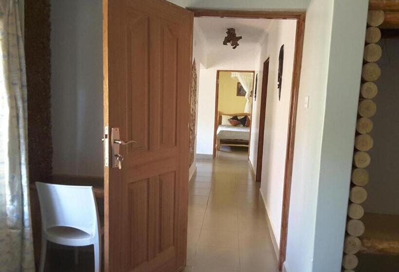 سوییت خانوادگی, Brownstone Country Home