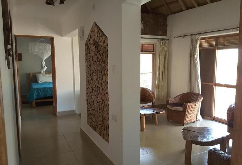 سوییت خانوادگی, Brownstone Country Home