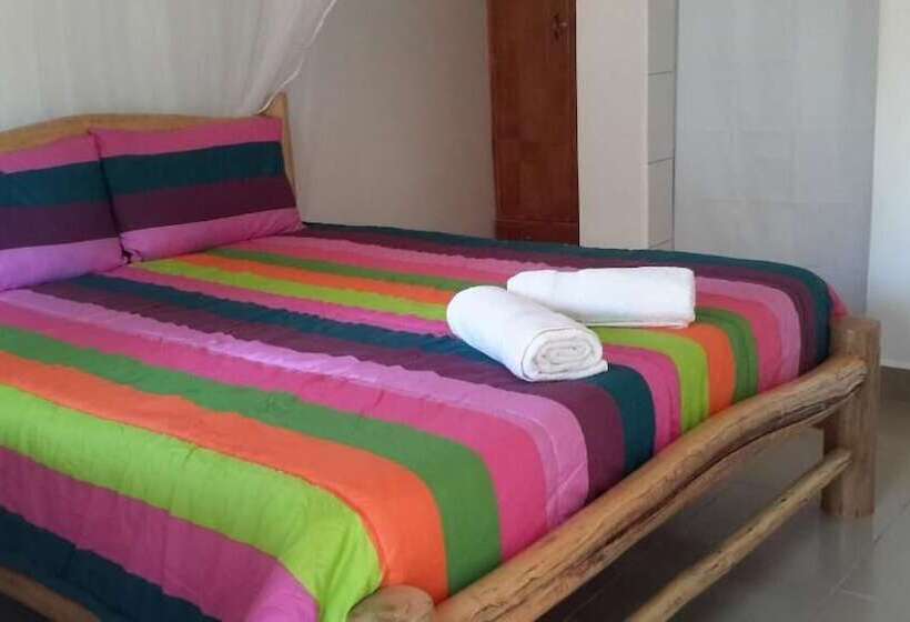 سوییت سوپریور, Brownstone Country Home