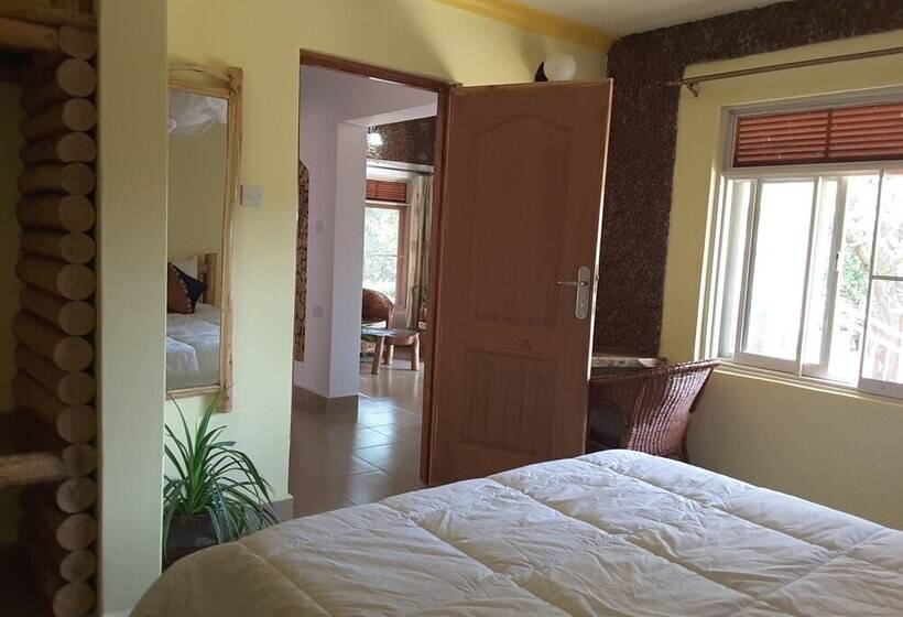 سوییت سوپریور, Brownstone Country Home