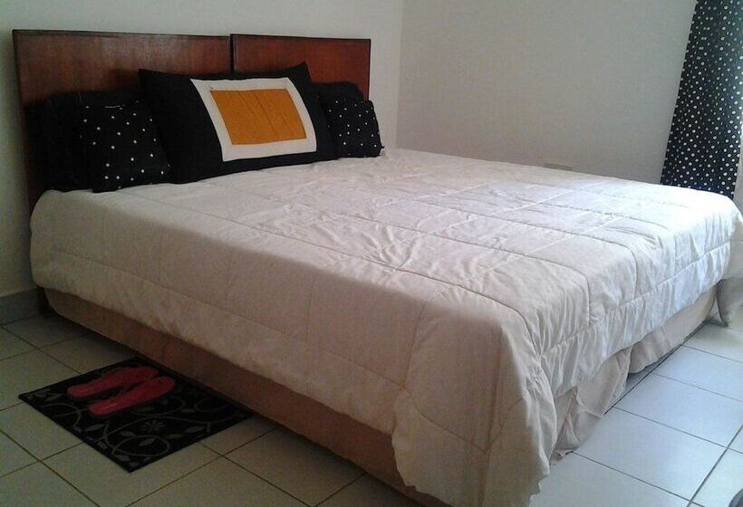 اتاق لوکس, Brownstone Country Home