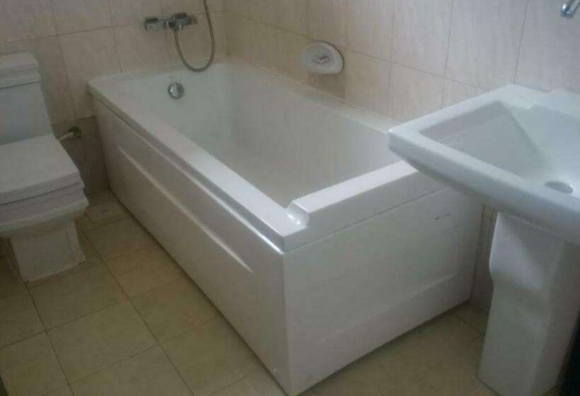 استودیوی لوکس, Itetemia Royal Inn