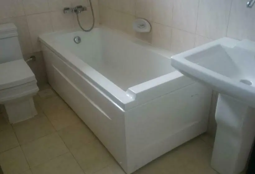 استودیوی لوکس, Itetemia Royal Inn