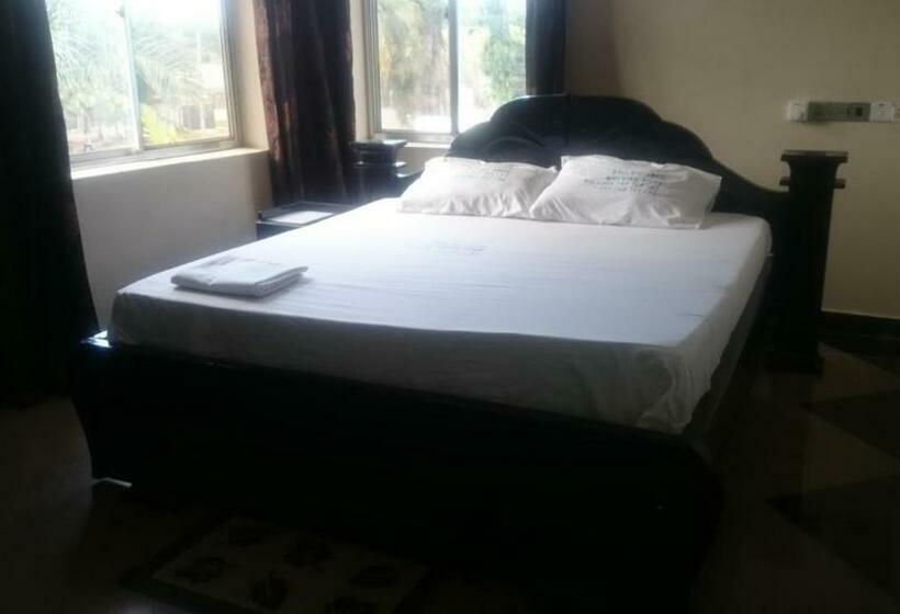 استودیوی لوکس, Itetemia Royal Inn