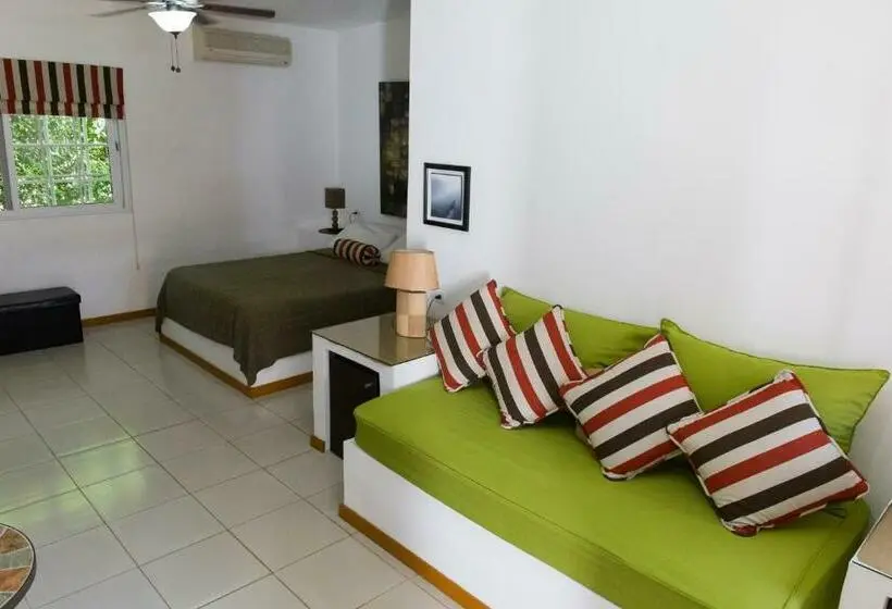 اتاق استاندارد سه تخته با چشمانداز استخر, Villa Botero By Casa Mojito