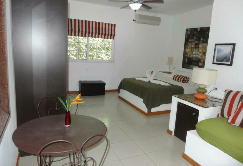 プールの見えるスタンダードトリプルルーム, Villa Botero By Casa Mojito