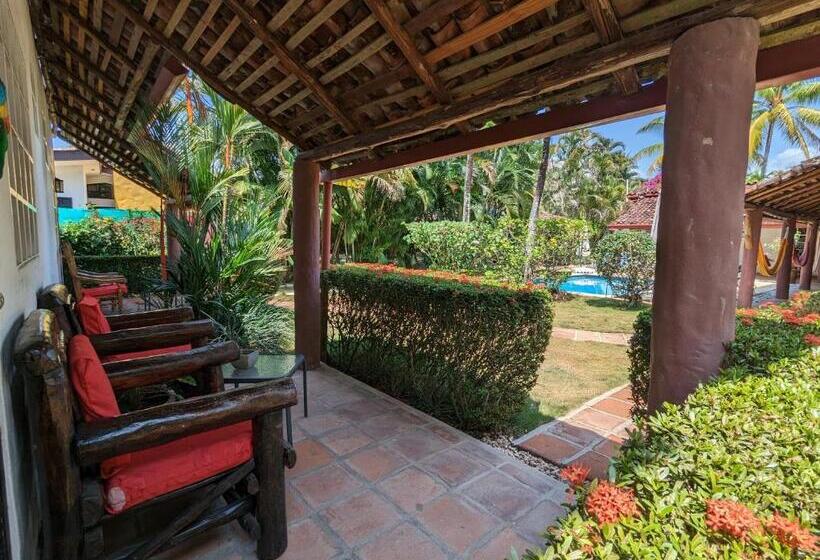 プールの見えるスタンダードトリプルルーム, Villa Botero By Casa Mojito