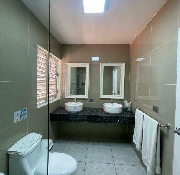 اتاق خانوادگی, Villa Iguana