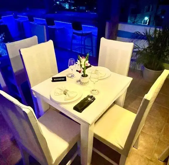 اتاق خانوادگی, Villa Iguana
