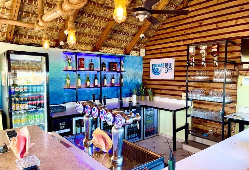 اتاق راحتی سه تخته, Villa Iguana