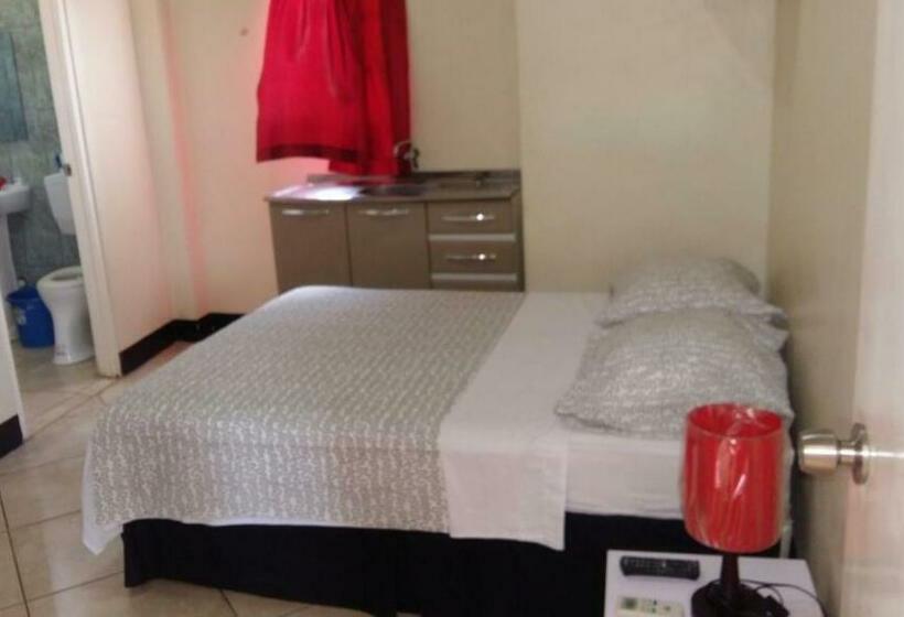 استودیوی استاندارد, Bar Restaurant Emergency 911 Sto Lk Group