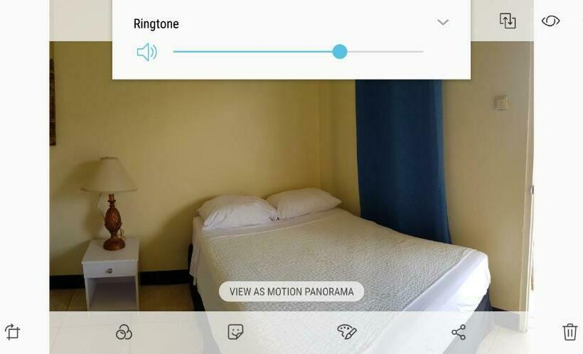 اتاق اکونومی, Bar Restaurant Emergency 911 Sto Lk Group