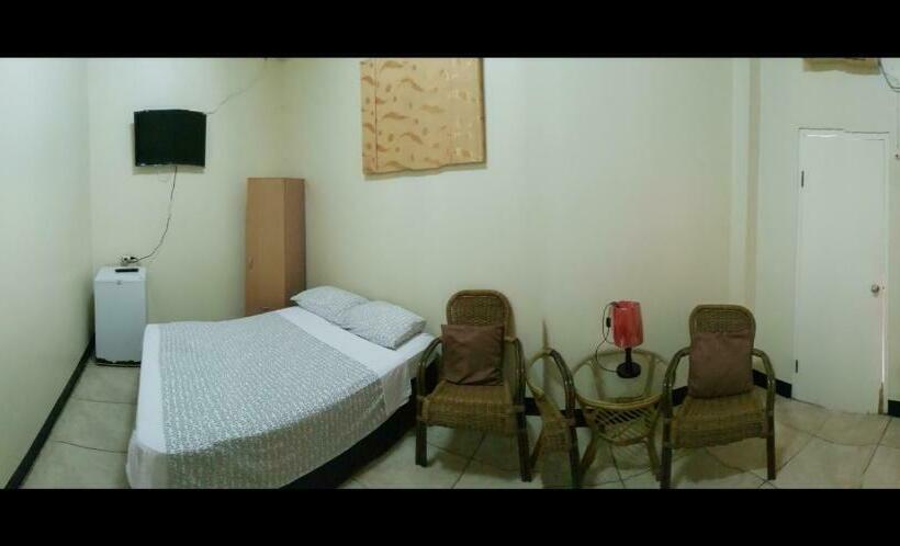 اتاق اکونومی, Bar Restaurant Emergency 911 Sto Lk Group