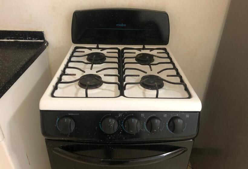 آپارتمان 2 خوابه, Bar Restaurant Emergency 911 Sto Lk Group