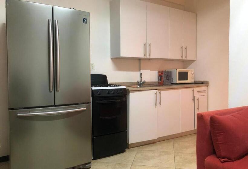 آپارتمان 2 خوابه, Bar Restaurant Emergency 911 Sto Lk Group