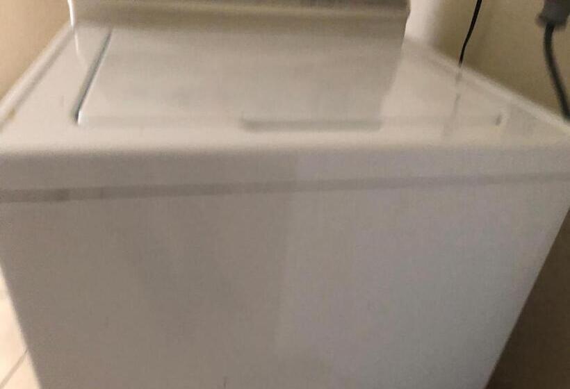 آپارتمان 2 خوابه, Bar Restaurant Emergency 911 Sto Lk Group