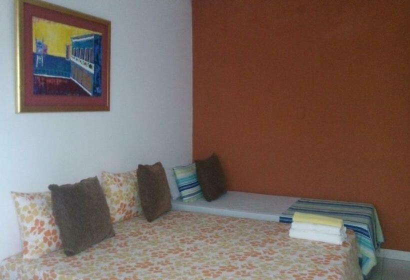 اتاق استاندارد یک نفره, Las Residentas