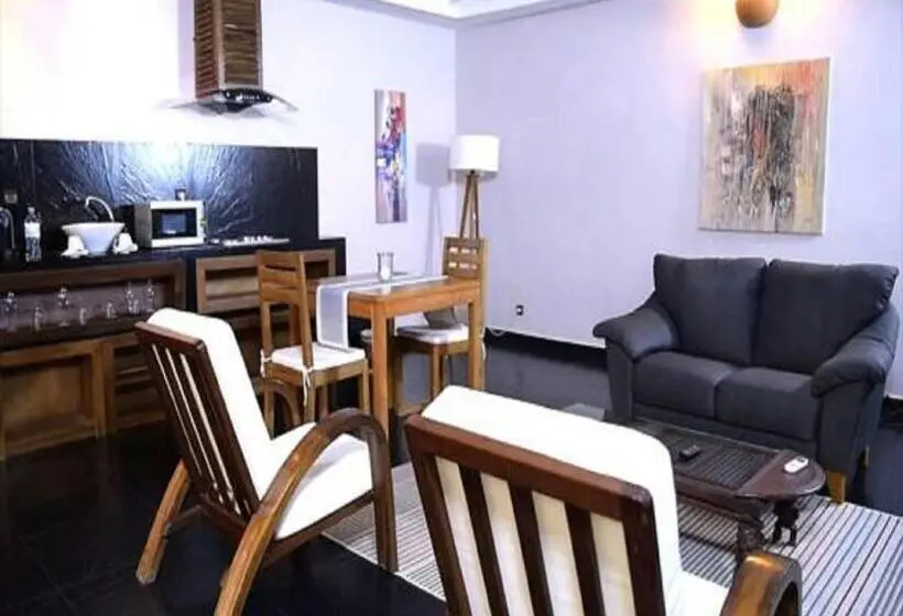 سوییت با چشم‌انداز استخر, Le Patio