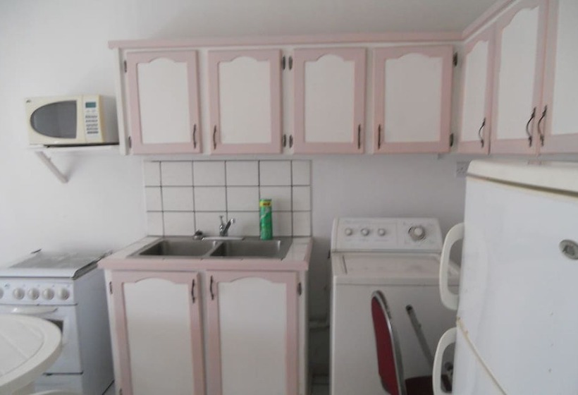 اتاق استاندارد, Stephanie S Apartments Ltd