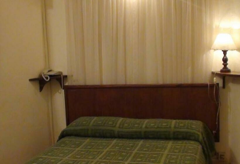 اتاق استاندارد با سرویس بهداشتی مشترک, Uruguay