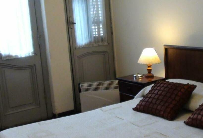 اتاق استاندارد سه تخته با سرویس بهداشتی مشترک, Uruguay