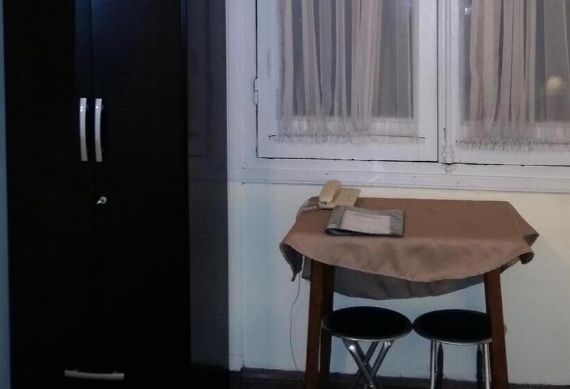 اتاق استاندارد با سرویس بهداشتی مشترک, Uruguay