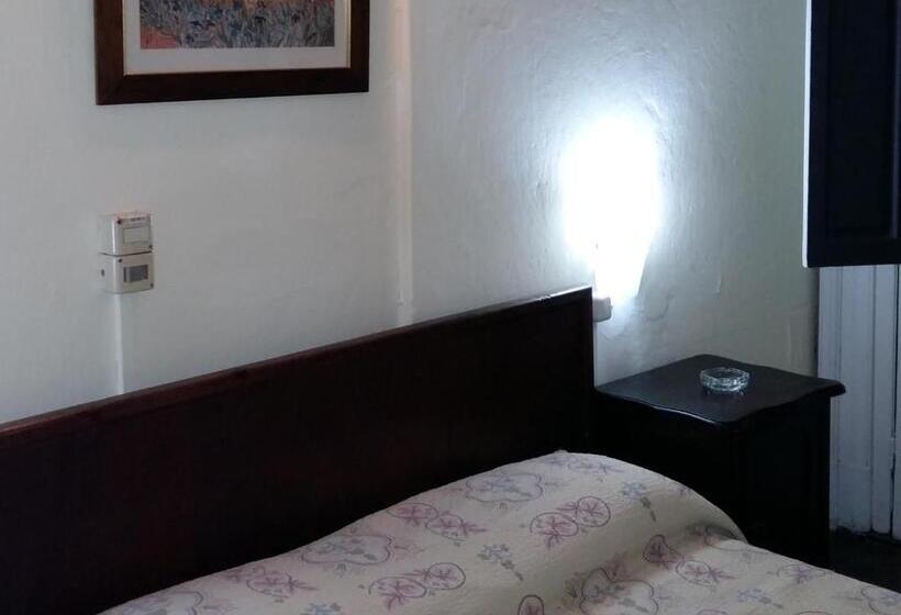 اتاق استاندارد با سرویس بهداشتی مشترک, Uruguay